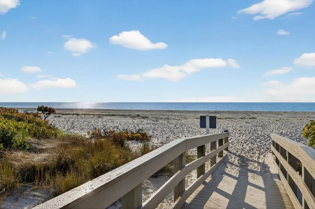 1299 Middle Gulf Drive Sanibel FL 33957
