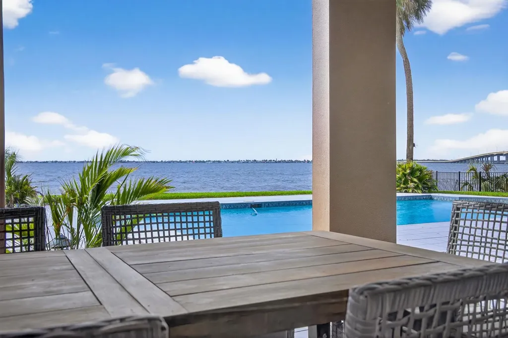 19 George Town Fort Myers FL 33919