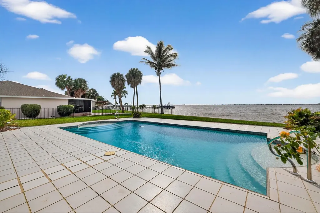 19 George Town Fort Myers FL 33919