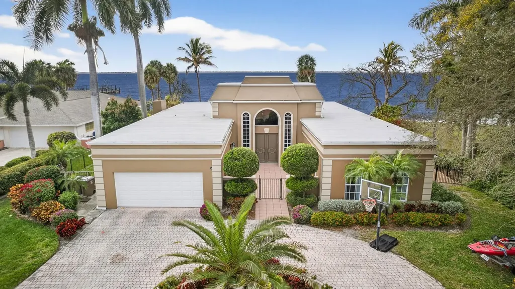19 George Town Fort Myers FL 33919