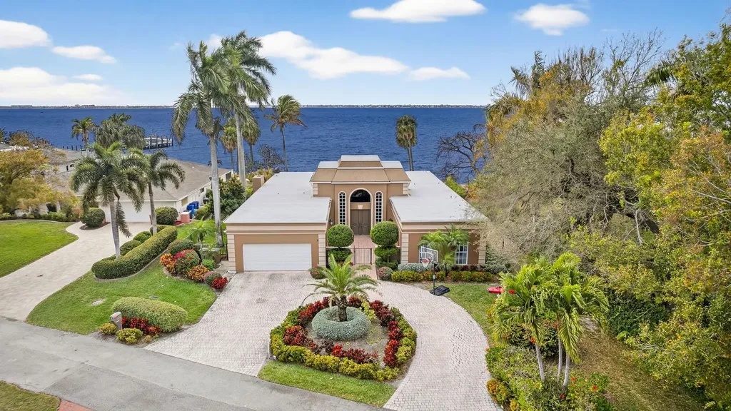 19 George Town Fort Myers FL 33919