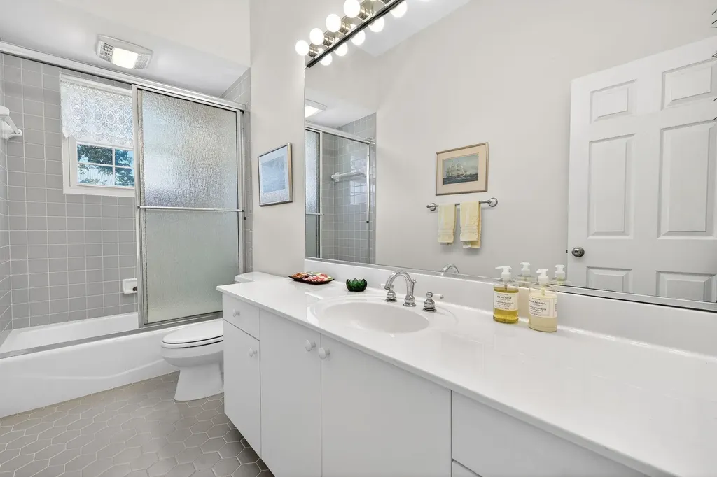 5243 Indian Court Sanibel FL 33957