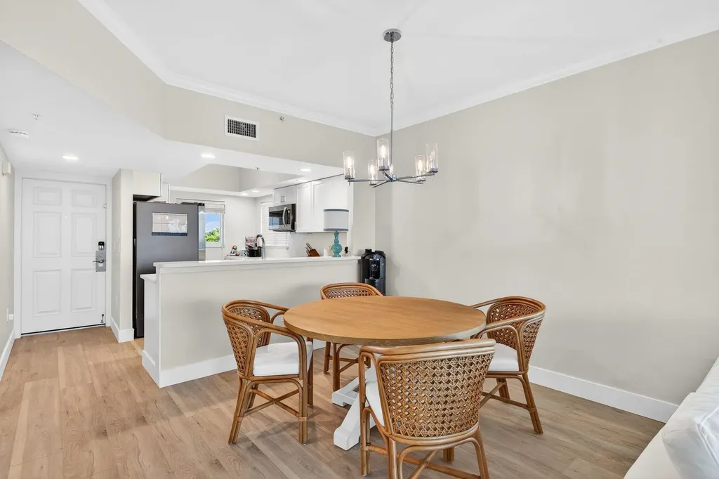 255 Periwinkle Way Sanibel FL 33957