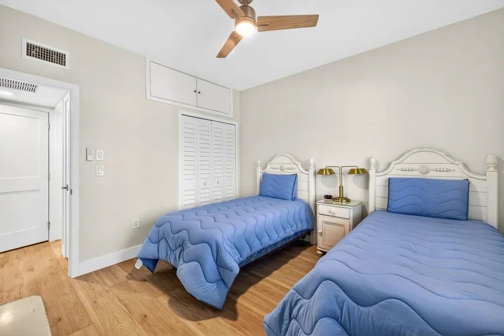255 Periwinkle Way Sanibel FL 33957