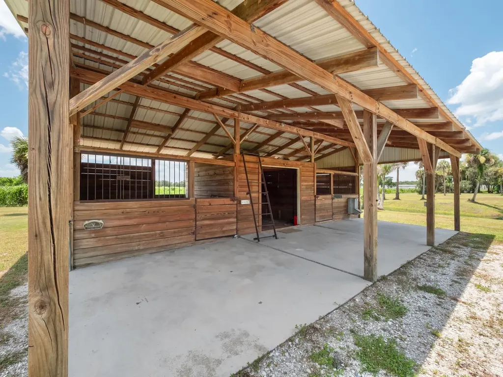 19481/483 S River Road Alva FL 33920