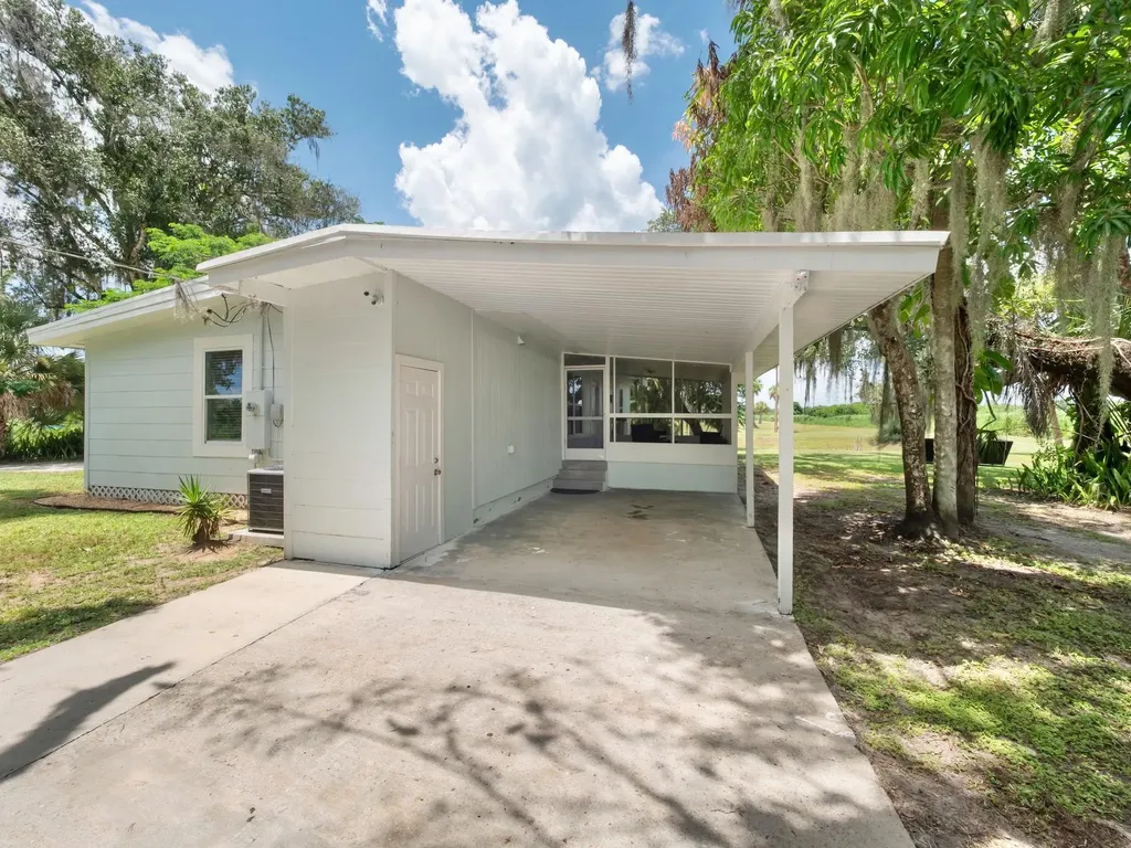 19481/483 S River Road Alva FL 33920