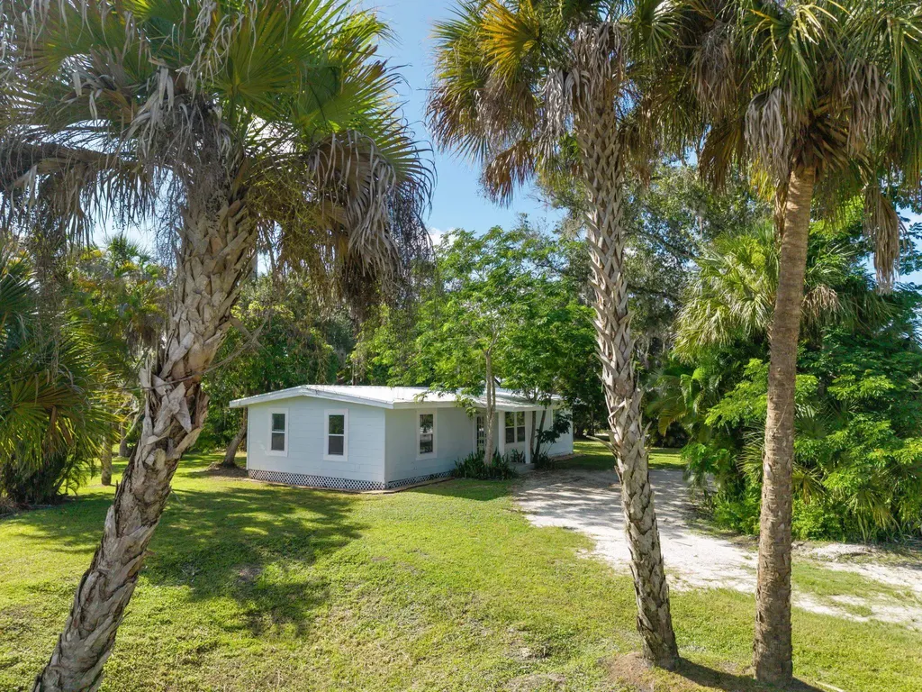 19481/483 S River Road Alva FL 33920