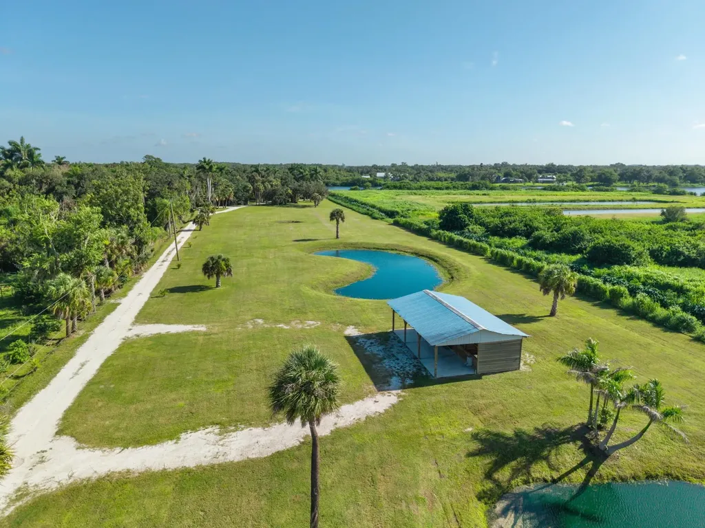 19481/483 S River Road Alva FL 33920