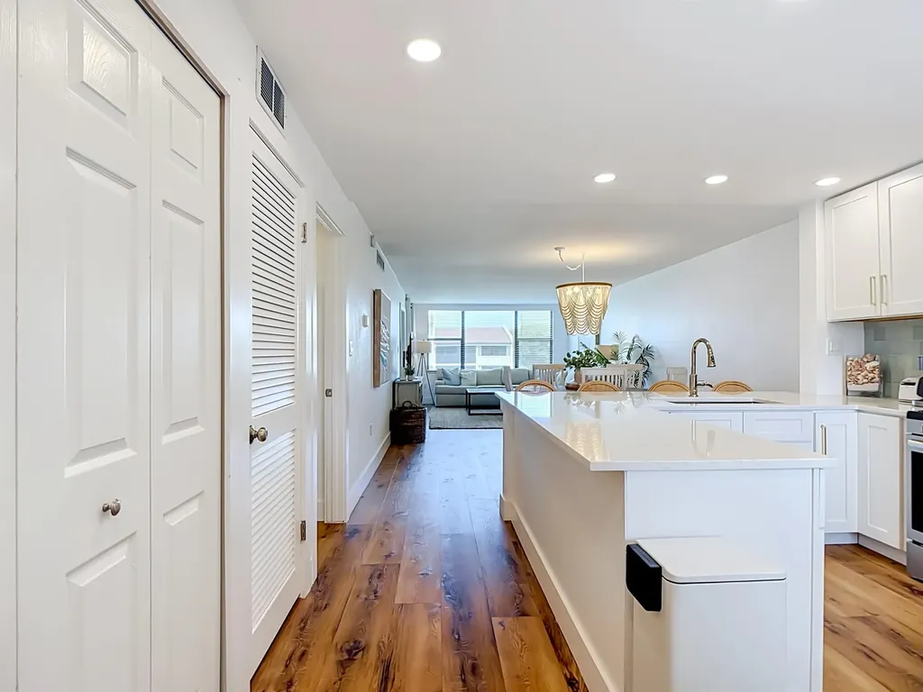 979 E Gulf Drive Sanibel FL 33957