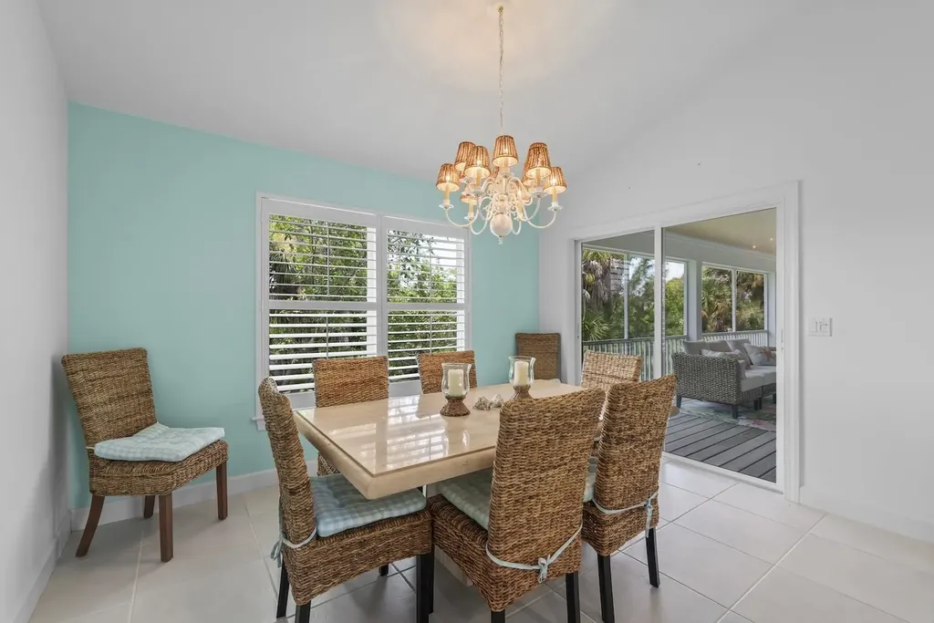 1858 Farm Trail Sanibel FL 33957