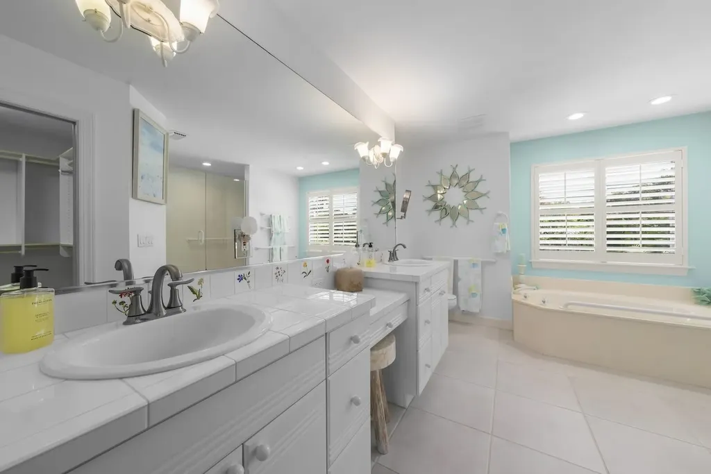 1858 Farm Trail Sanibel FL 33957