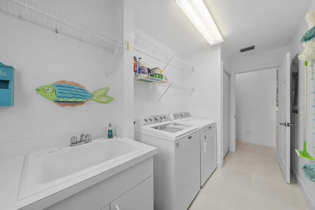 1858 Farm Trail Sanibel FL 33957