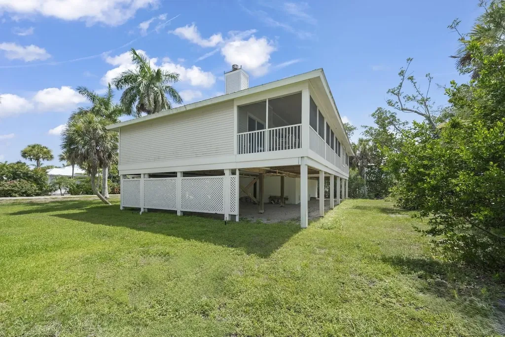 1858 Farm Trail Sanibel FL 33957