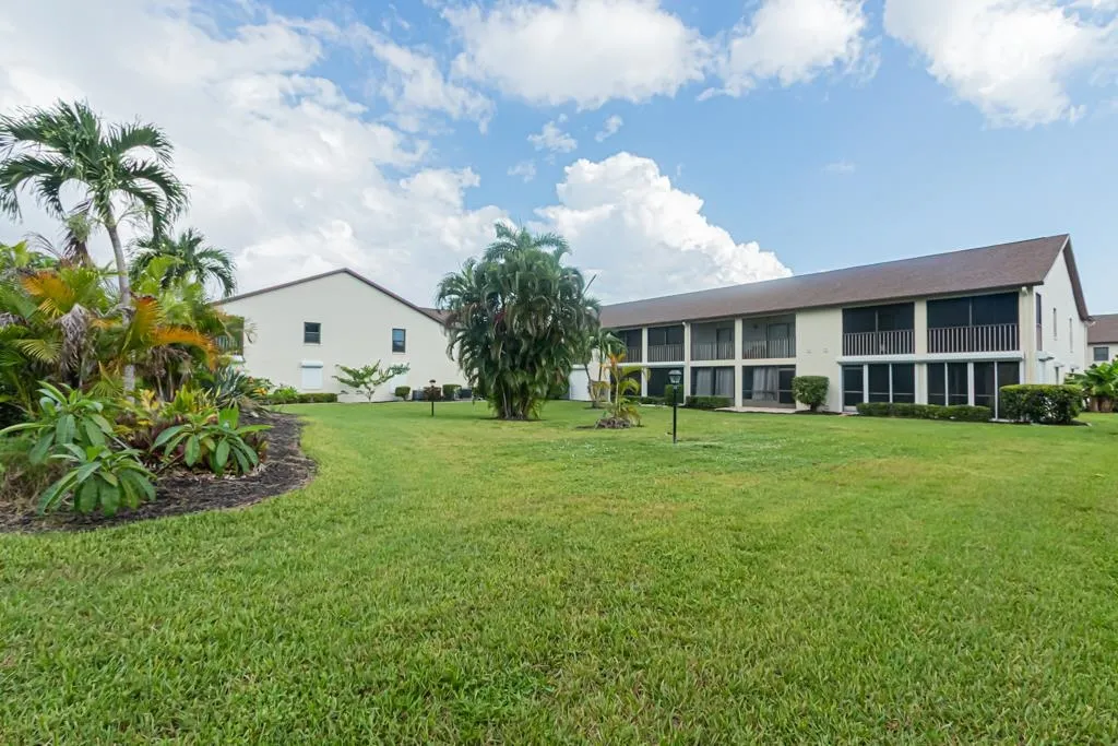 9275 Lake Park Drive Fort Myers FL 33919