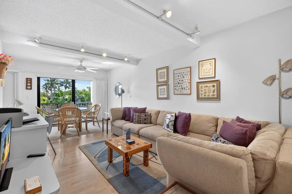 1250 Tennisplace Court Sanibel FL 33957