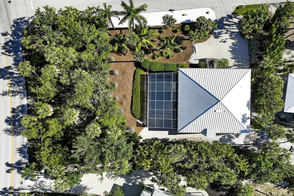 1225 Junonia Street Sanibel FL 33957