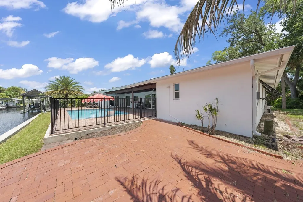 1040 Edgemere Drive Fort Myers FL 33919