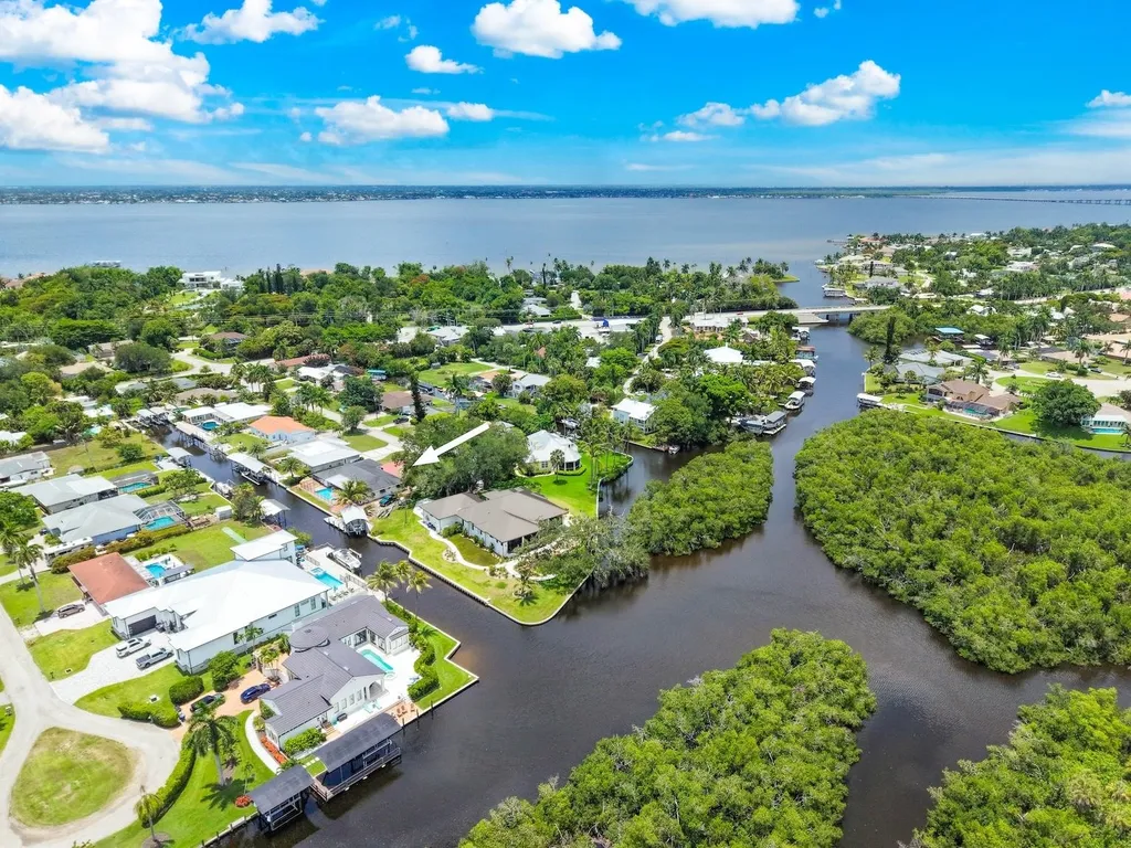 1040 Edgemere Drive Fort Myers FL 33919