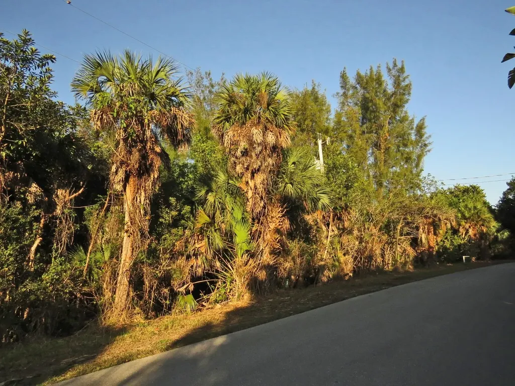 6095 Dinkins Lake Road Sanibel FL 33957