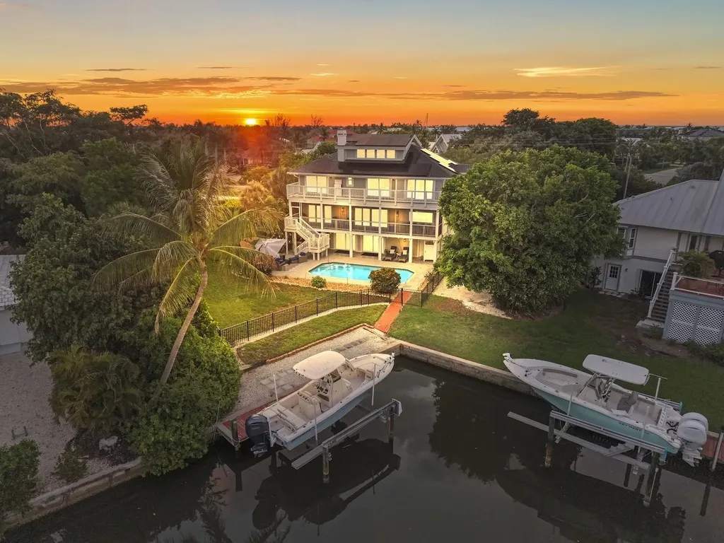 1048 Kings Crown Drive Sanibel FL 33957