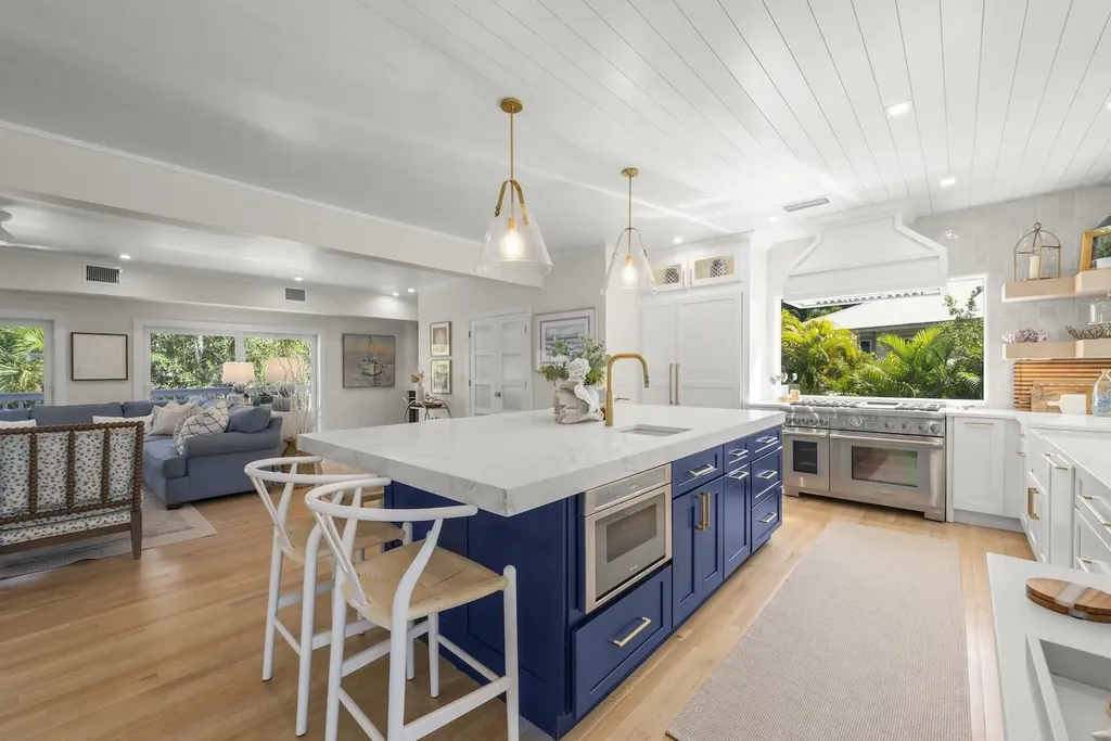 1048 Kings Crown Drive Sanibel FL 33957
