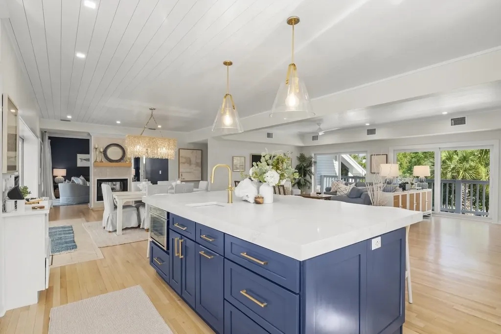 1048 Kings Crown Drive Sanibel FL 33957