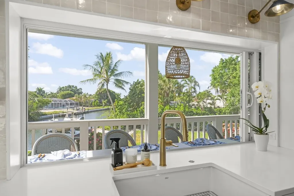 1048 Kings Crown Drive Sanibel FL 33957