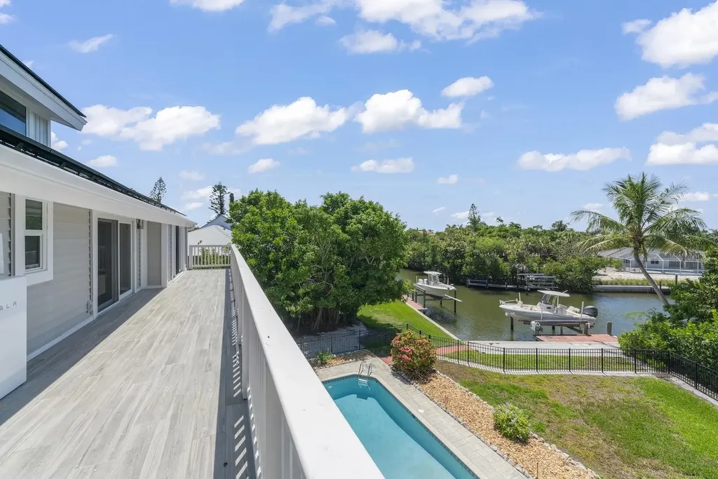 1048 Kings Crown Drive Sanibel FL 33957