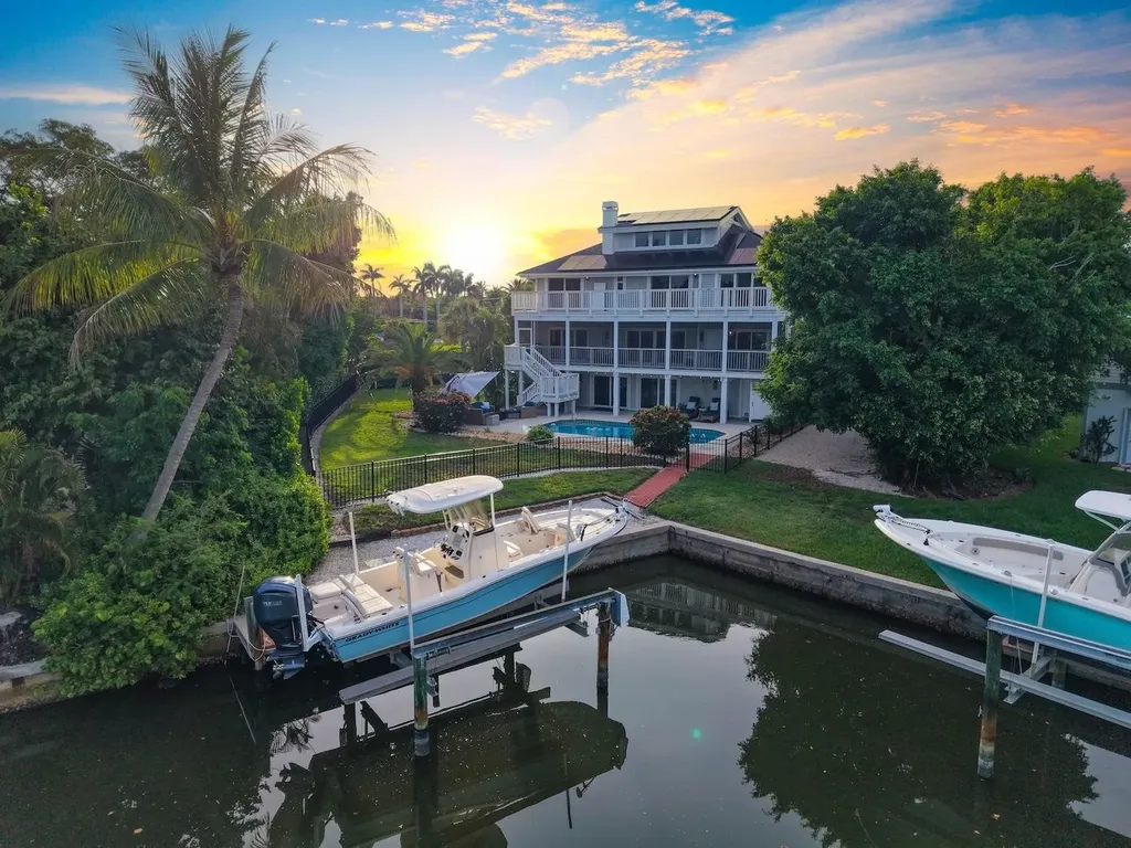 1048 Kings Crown Drive Sanibel FL 33957