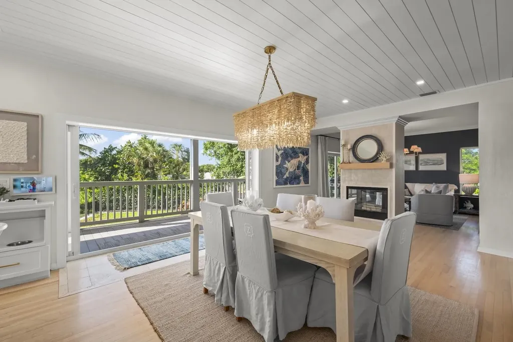 1048 Kings Crown Drive Sanibel FL 33957