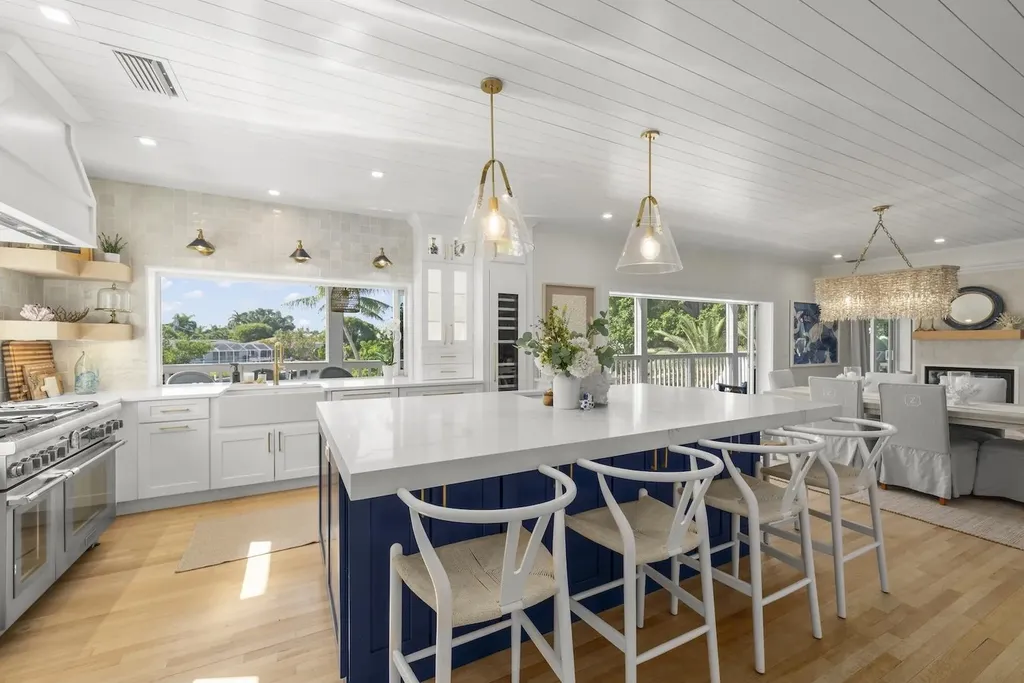 1048 Kings Crown Drive Sanibel FL 33957