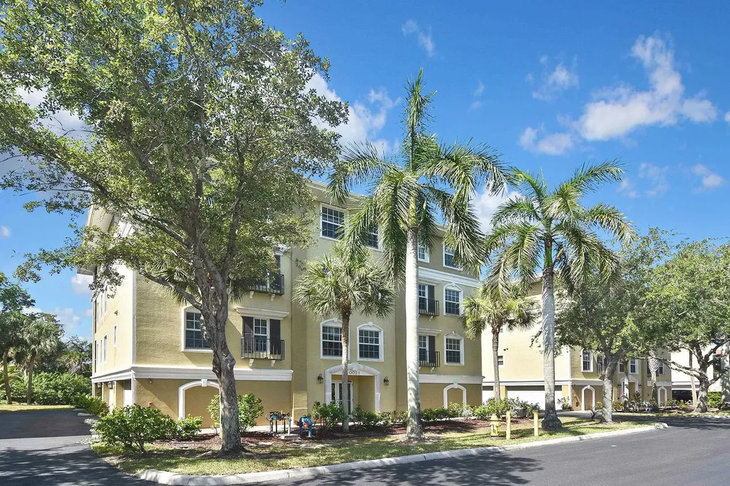 10021 Lake Cove Fort Myers FL 33908