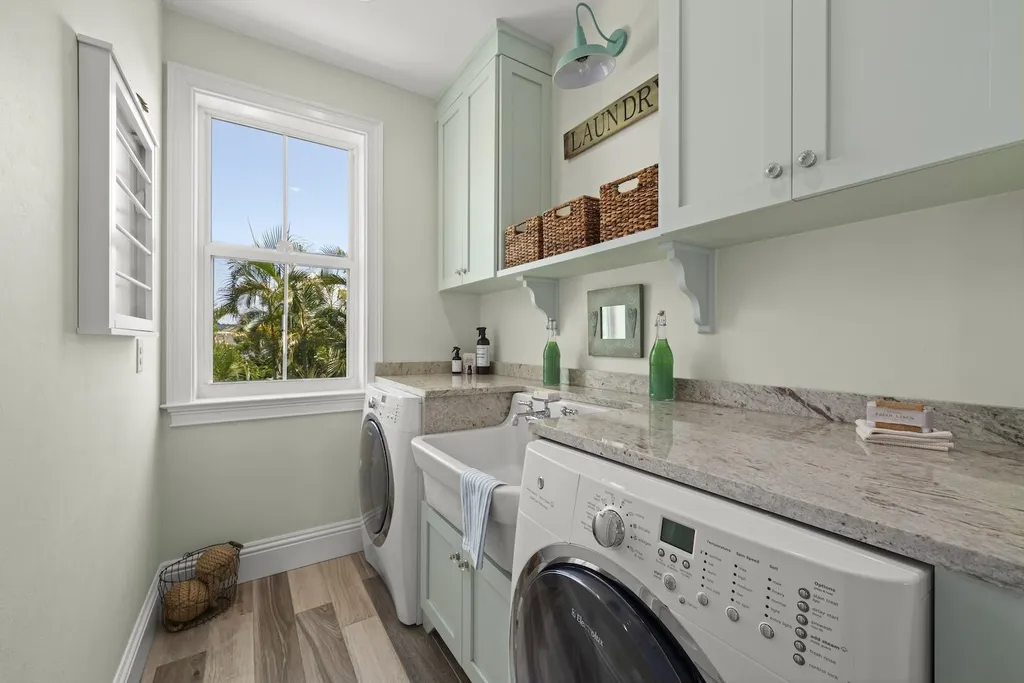 1114 Seagrape Lane Sanibel FL 33957