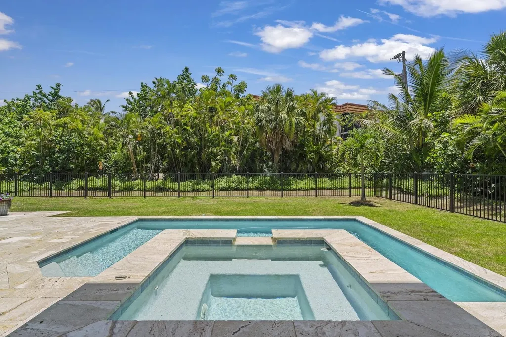 1114 Seagrape Lane Sanibel FL 33957