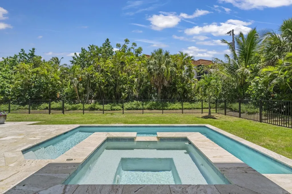 1114 Seagrape Lane Sanibel FL 33957