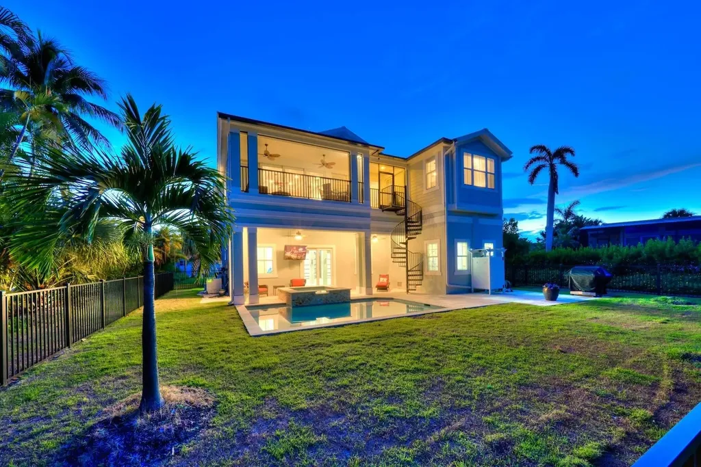 1114 Seagrape Lane Sanibel FL 33957