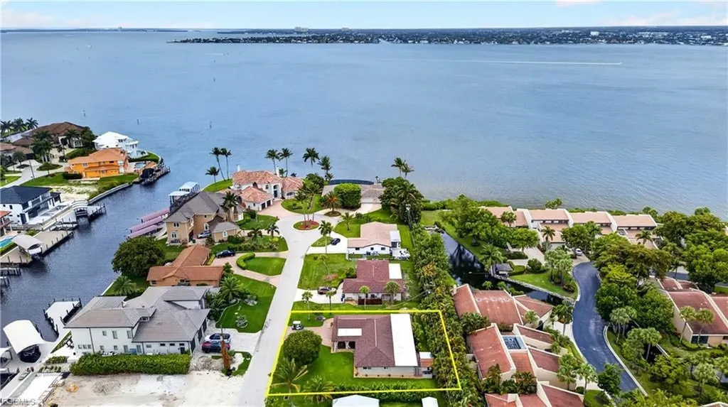 833 North Town And River Drive Fort Myers FL 33919