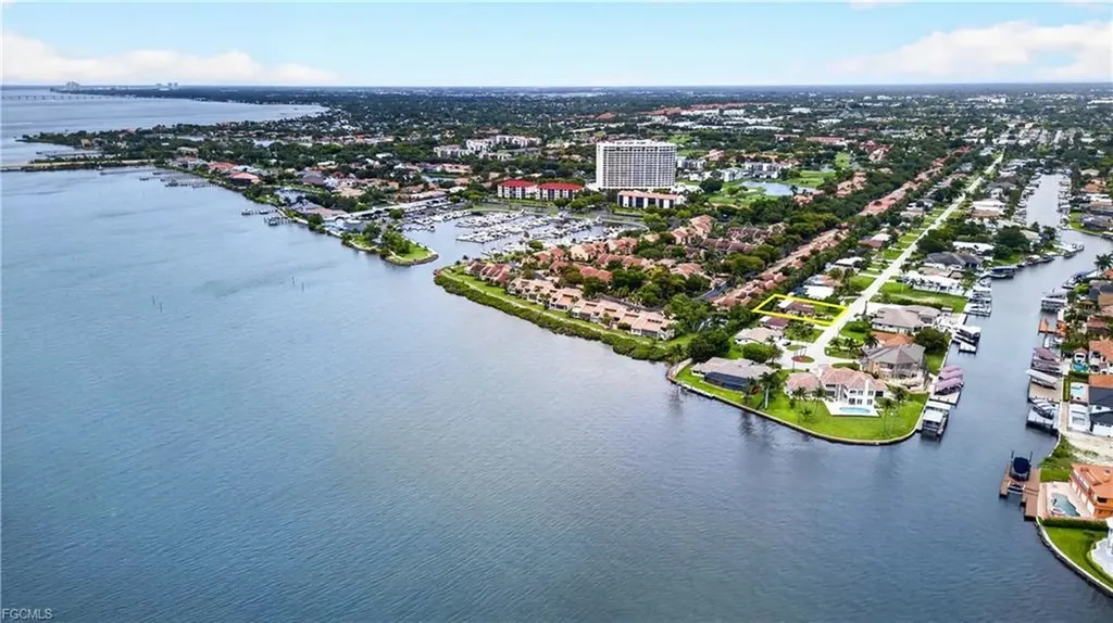 833 North Town And River Drive Fort Myers FL 33919