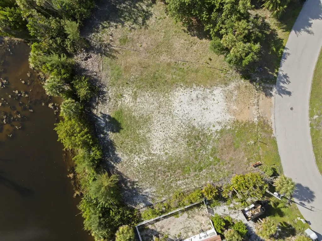 572 Chert Court Sanibel FL 33957