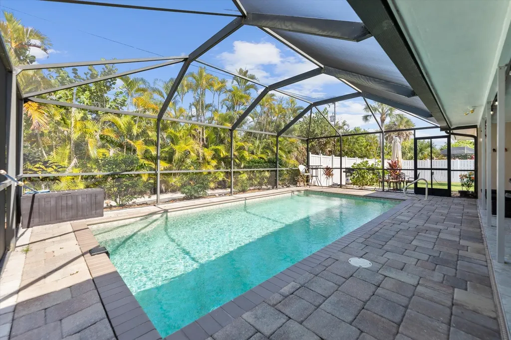9428 Moonlight Drive Sanibel FL 33957