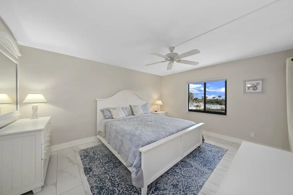 1919 Olde Middle Gulf Drive Sanibel FL 33957