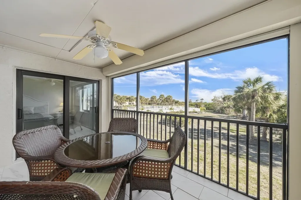 1919 Olde Middle Gulf Drive Sanibel FL 33957