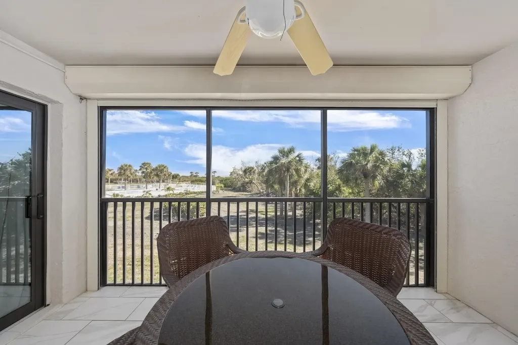 1919 Olde Middle Gulf Drive Sanibel FL 33957