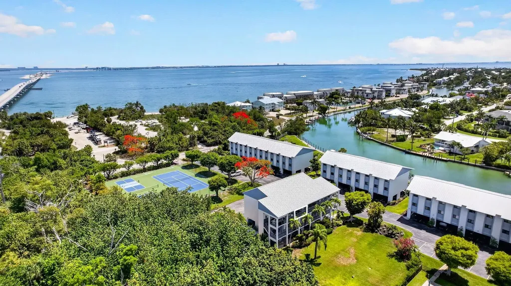 1250 Tennisplace Court Sanibel FL 33957