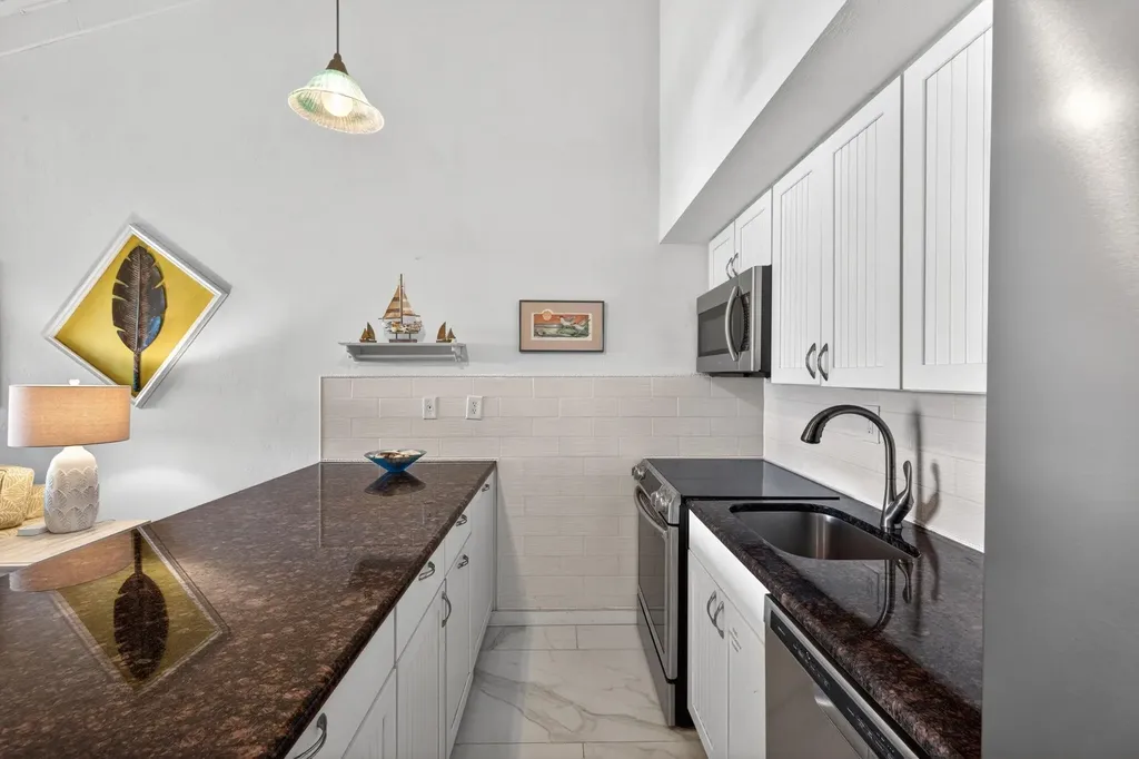 1250 Tennisplace Court Sanibel FL 33957