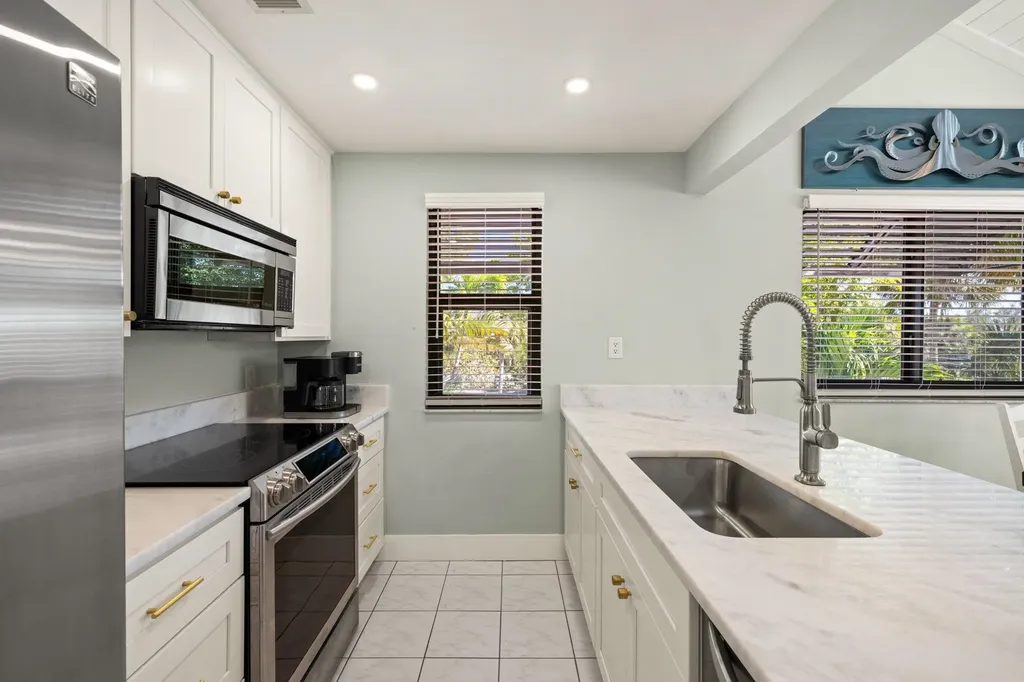 974 Greenwood Court S Sanibel FL 33957
