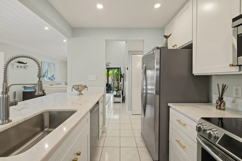 974 Greenwood Court S Sanibel FL 33957