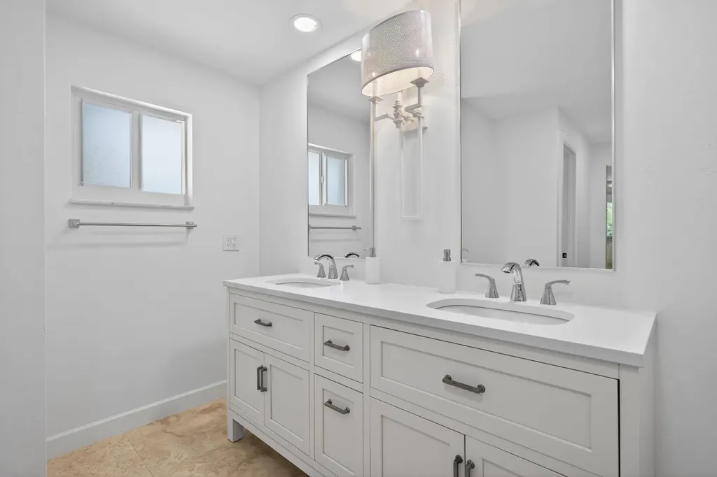 738 Anchor Drive Sanibel FL 33957