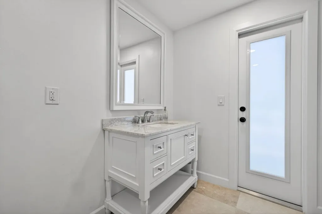 738 Anchor Drive Sanibel FL 33957