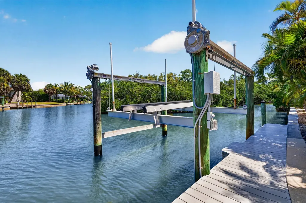 738 Anchor Drive Sanibel FL 33957